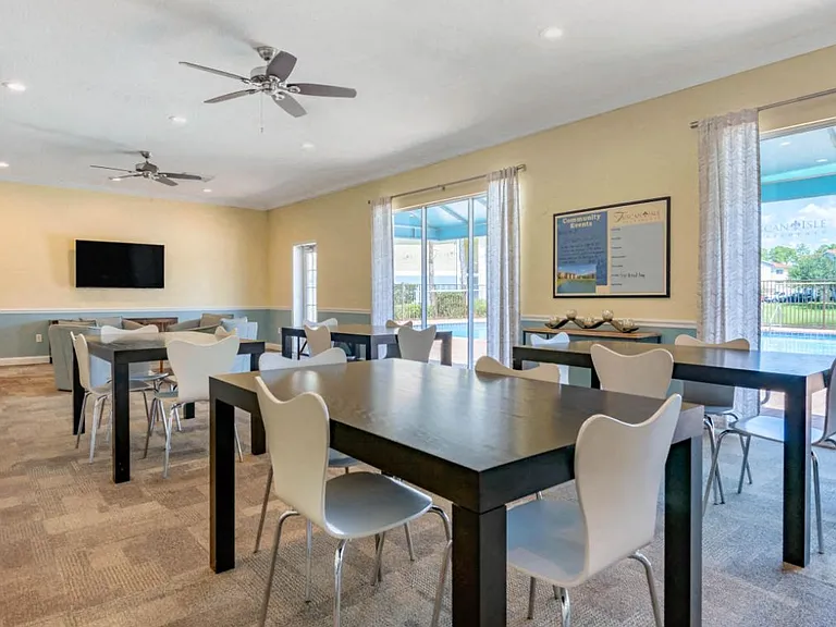 Tuscan Isle Apartments — Photo 14