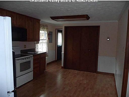 3rd image of 124 Riverview Dr