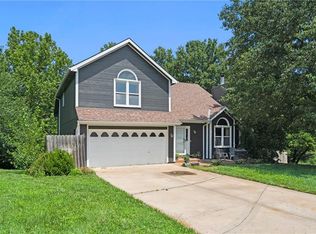 8 Sherry Ct, Smithville, MO 64089