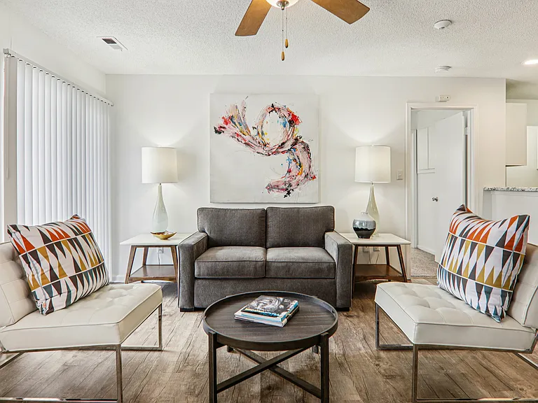 Greyeagle Apartments — Photo 8