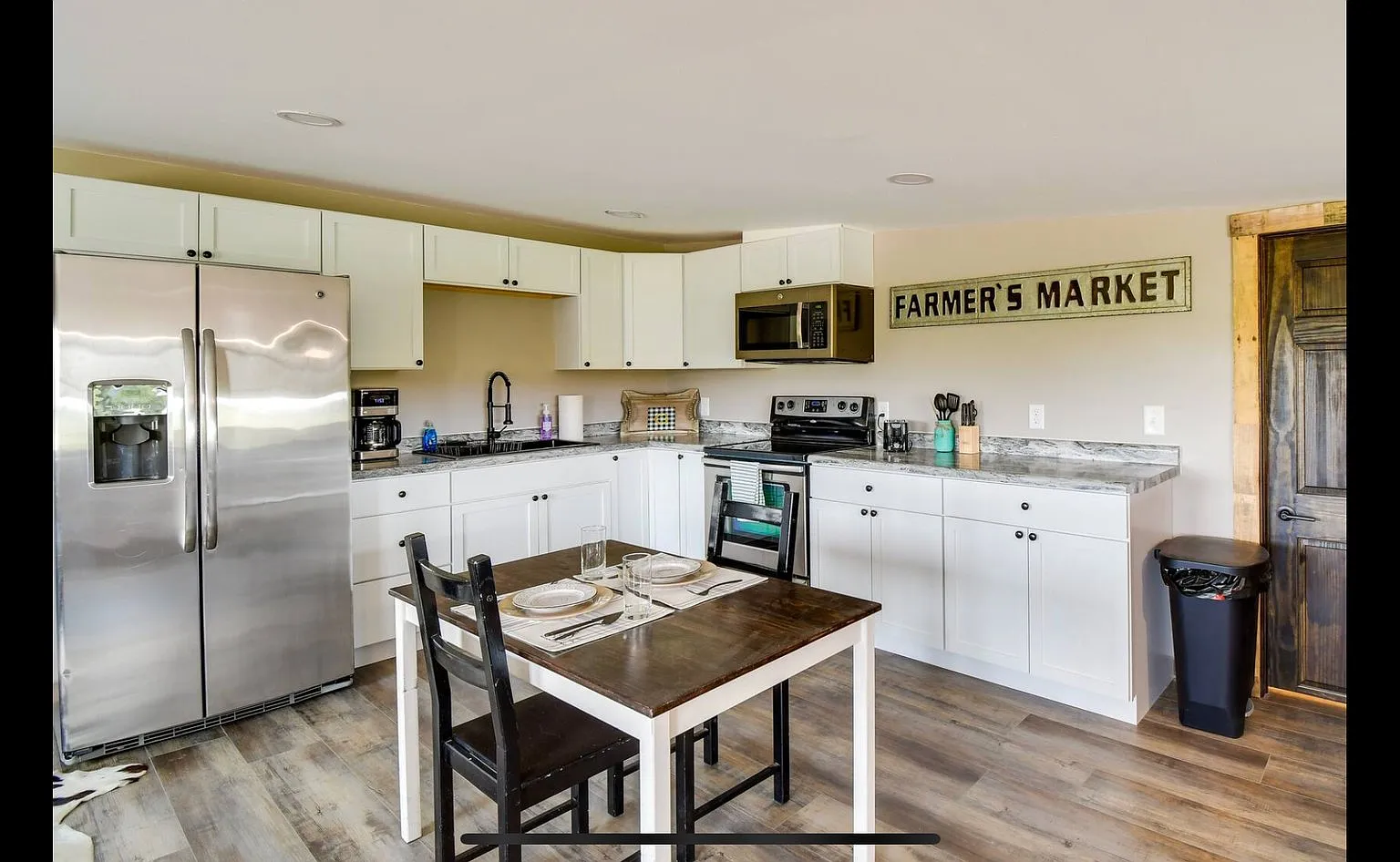 Peaceful country living in this beautiful brand-new, fully furnished studio apartment — Photo 1