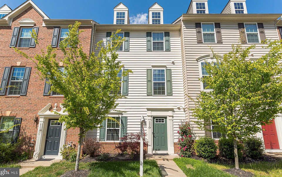 1st image of 4404 Daisy Reid Ave