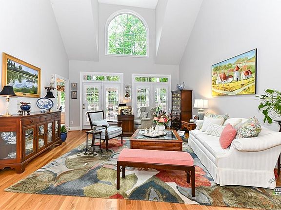 5th image of 801 Glendevon Ct S