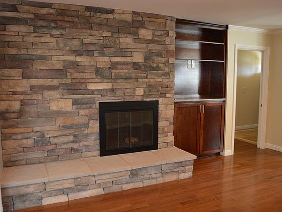 2nd image of 903 E Cypress Ave