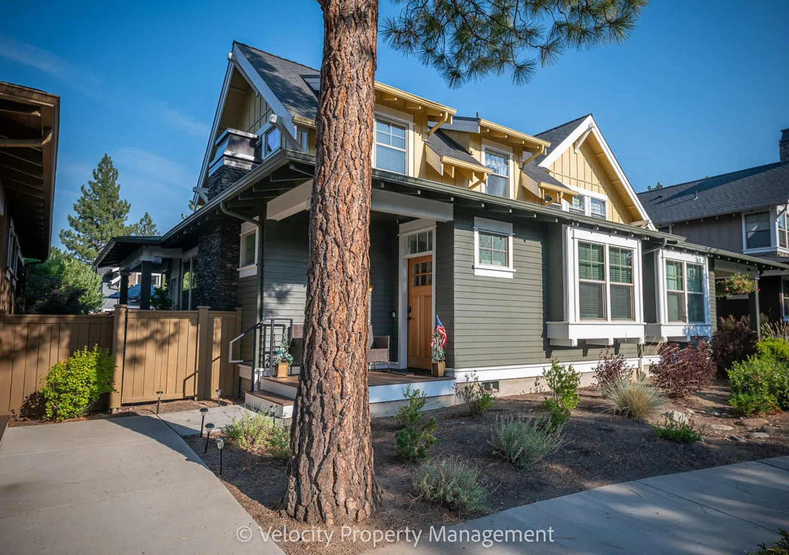 Beautiful NW Crossing Townhome with Main-Level Primary Suite! — Photo 1
