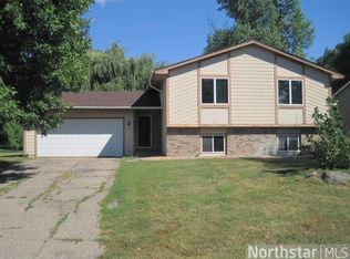 2319 Maxwell Ln, Chaska, MN 55318