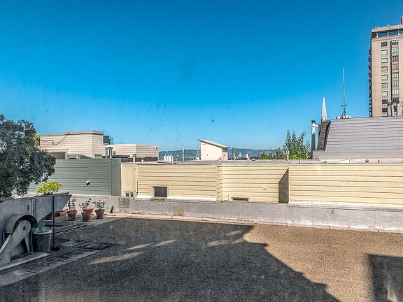 4th image of 1234 Jones St APT 4