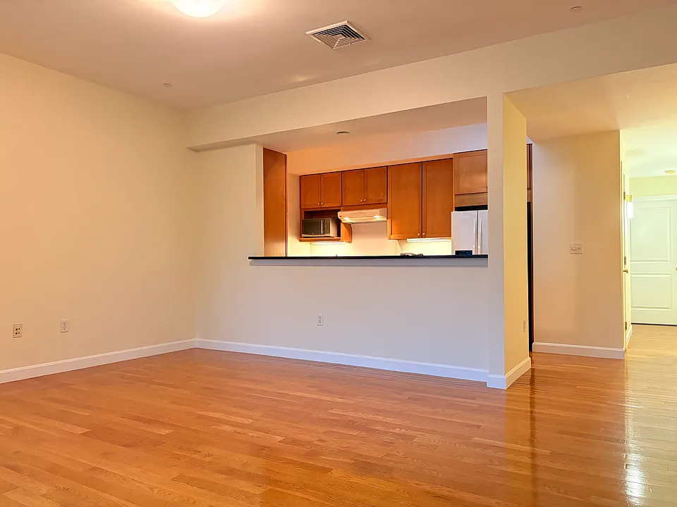185 High St #303