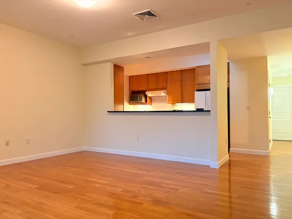 185 High St APT 303, Brookline, MA 02445