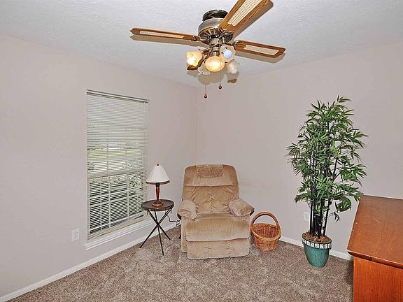 4th image of 68 Blackgum Ct