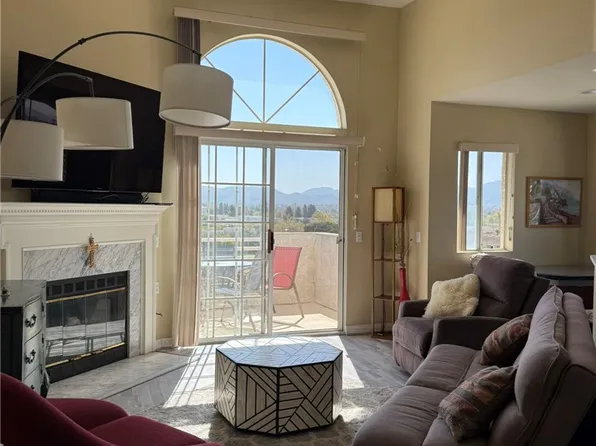 2713 Antonio Dr Unit 301, Camarillo, CA 93010