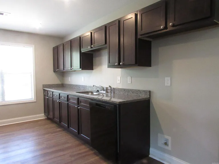 1515 Stamps St #1 — Photo 3