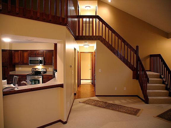 Hall to 1st Floor Master Suite