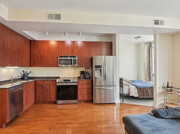 5th image of 565 W Quincy St #1711