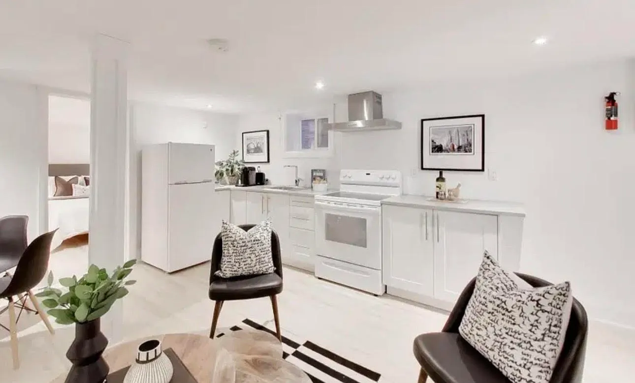 32 Appleton Avenue — Photo 3