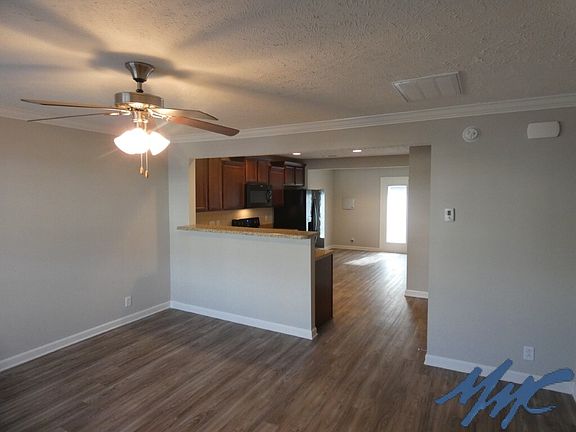 2nd image of 1438 Clydesdale St