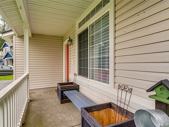 2nd image of 3423 Lynn Ct NE