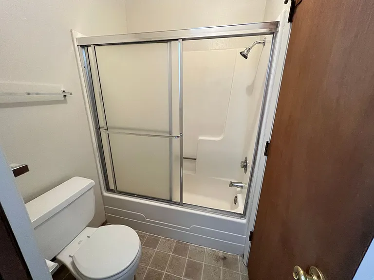1132 Hobart St — Photo 12