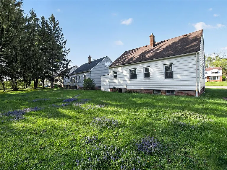 303 S Green Rd — Photo 30