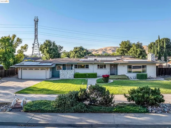 5827 Pine Hollow Rd, Clayton, CA 94517