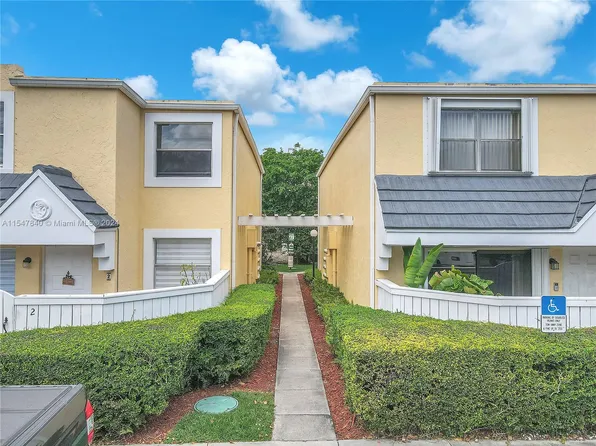 6855 SW 45th Ln APT 5, Miami, FL 33155