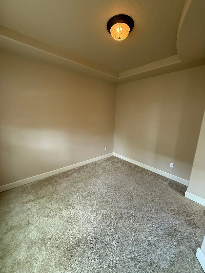 Large Rock Creek Single Family Home — Photo 4