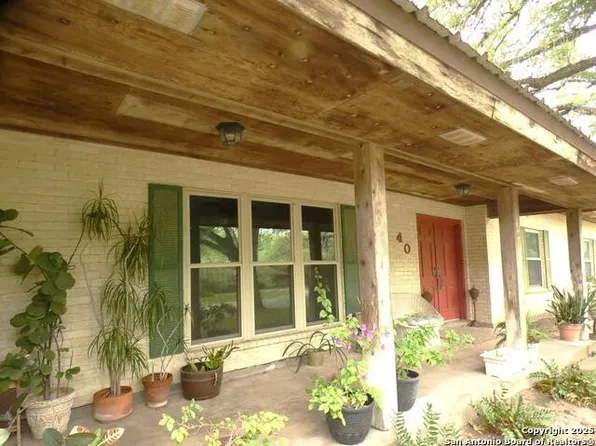 40 Encino Loma, Beeville, TX 78102