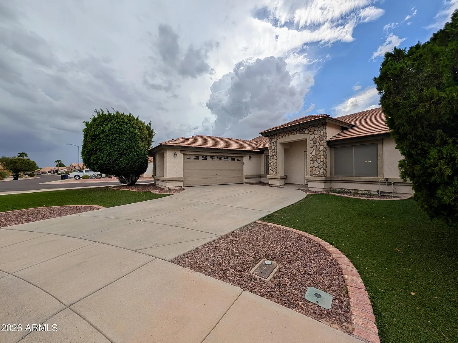 4 bed, 2.0 bath, 2214 sqft, $2,498 — Photo 4