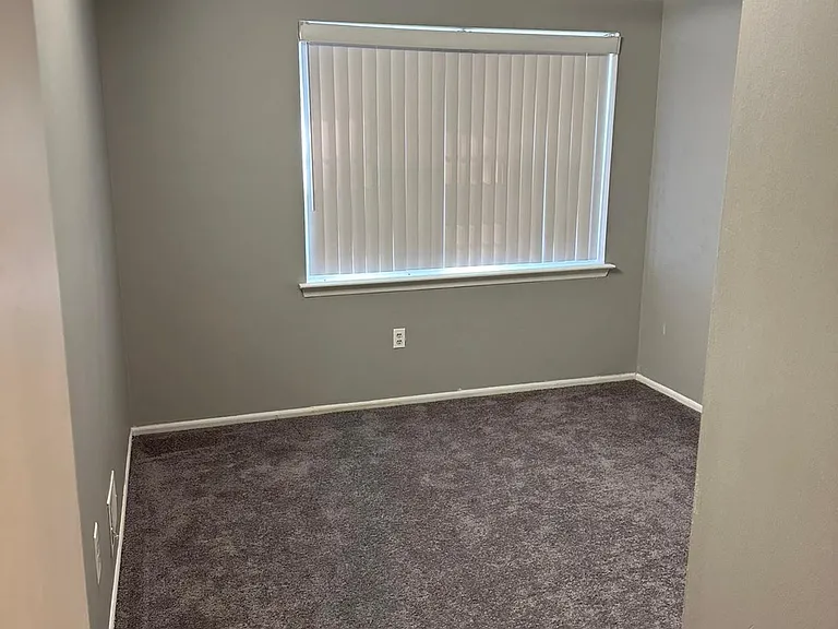 1604 Green Hollow Dr #1604 — Photo 8