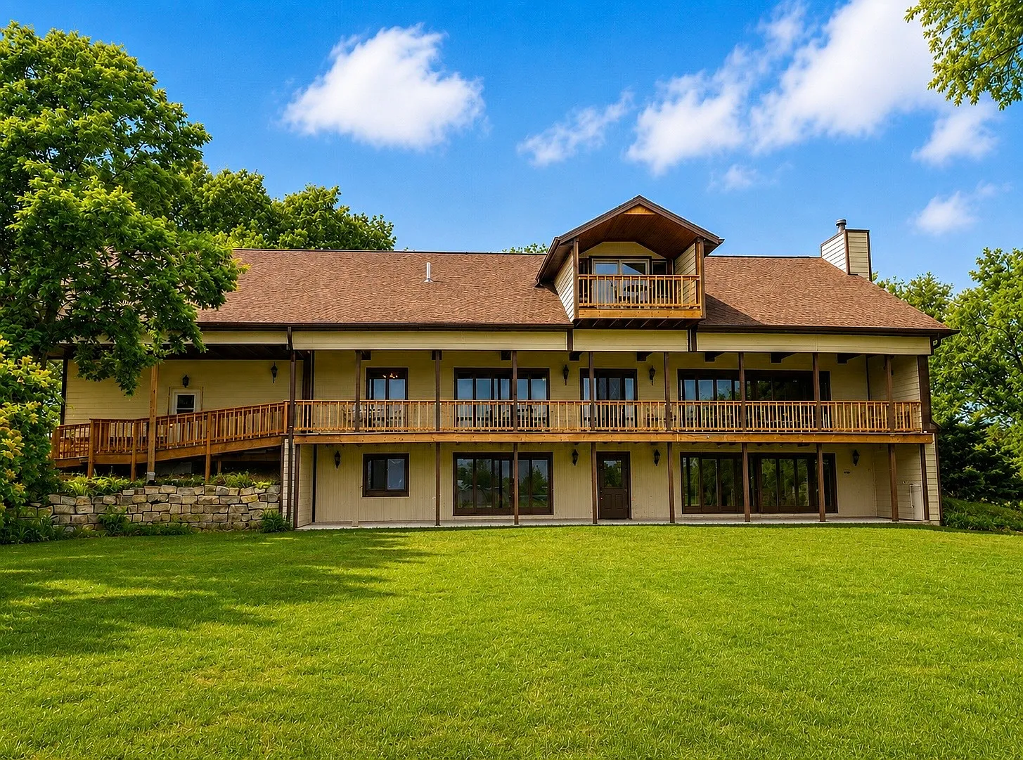 5 bed, 4480 sqft, $6,000 — Photo 1