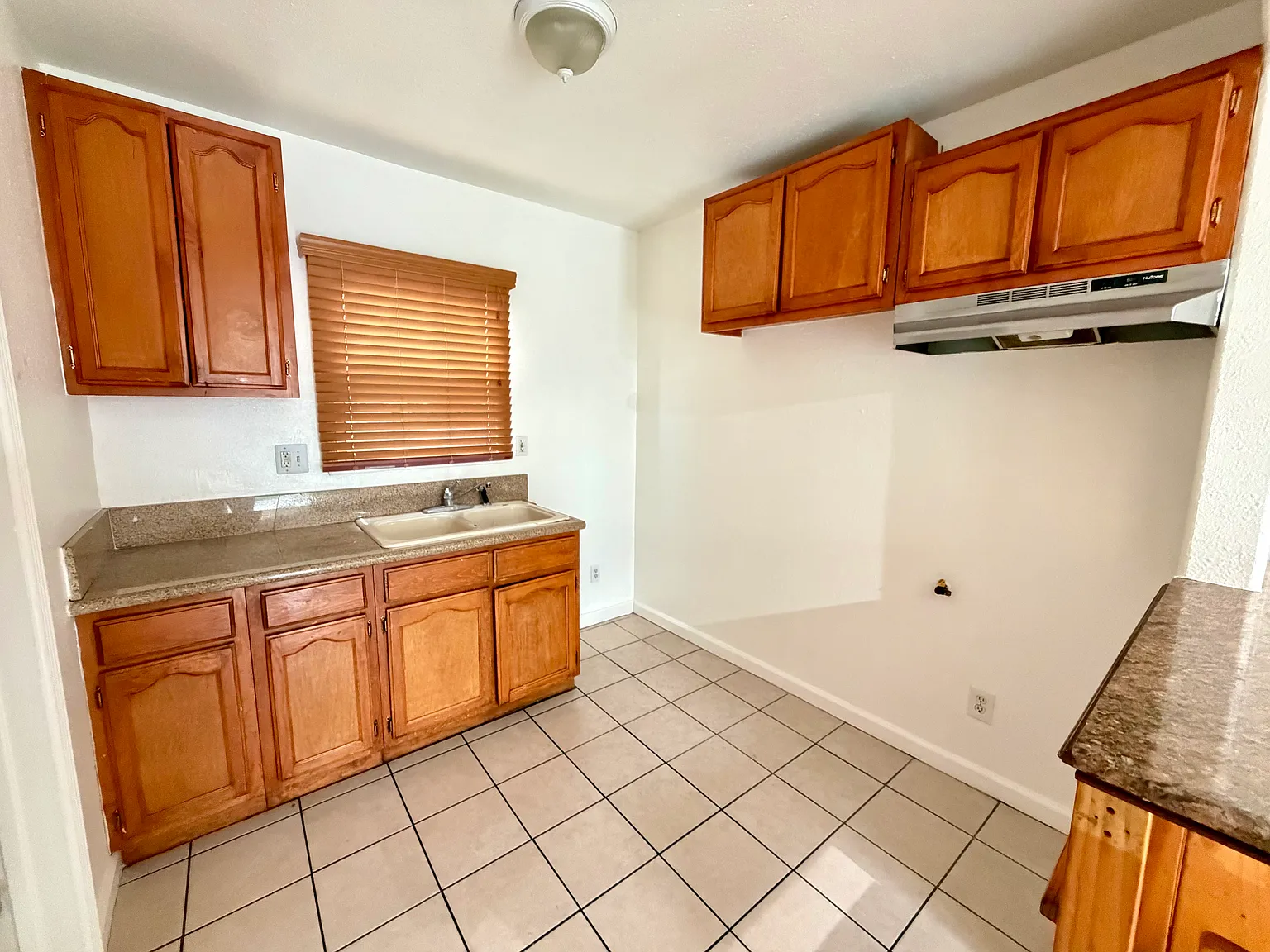 2 bed, 550 sqft, $2,200 — Photo 3