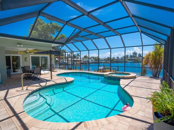 2316 S Shore Dr SE, Saint Petersburg, FL 33705
