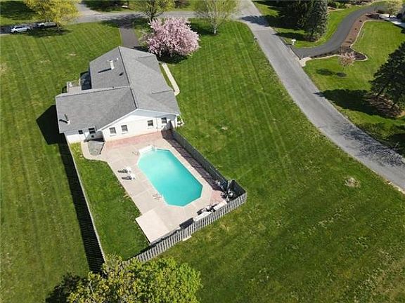 3rd image of 511 Ashwood Dr
