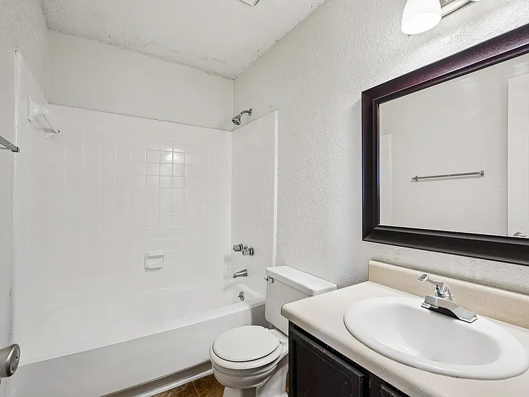 Sharonridge Apartments — Photo 15