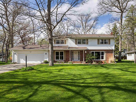 2nd image of 2665 E Chatsworth Dr