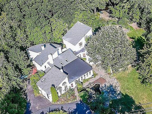 4th image of 460 Reeders Run Rd