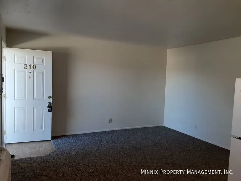 711 S Austin Ave #201 — Photo 5