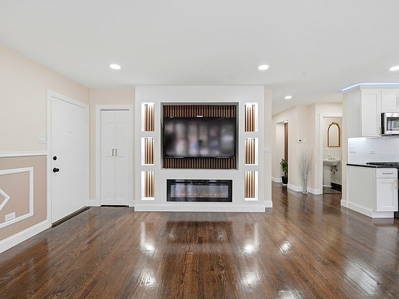 5th image of 1056 W 107th Pl