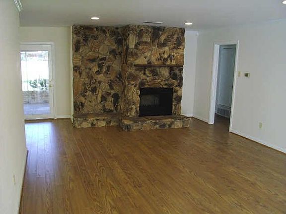 2nd image of 528 Winchester Dr