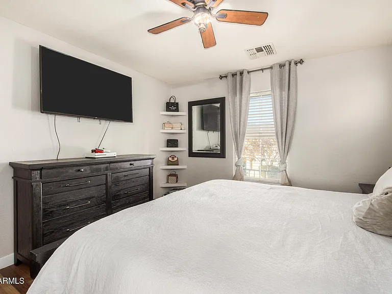 6609 W Johnson St — Photo 17