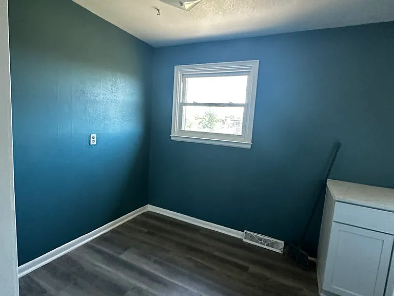 2334 S Greenwood Ave — Photo 2