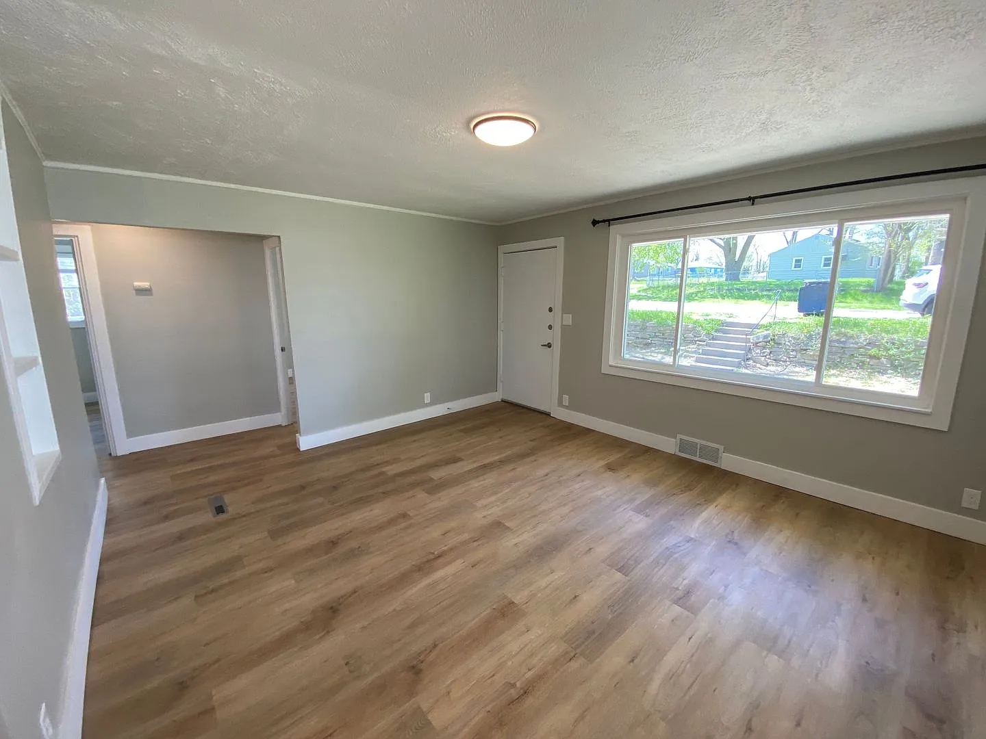 Fully Remodeled House! — Photo 3