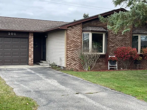 101 Erin Ct, Auburn, MI 48611