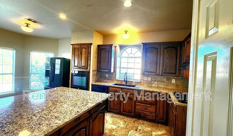 1185 Len Mar Dr — Photo 4