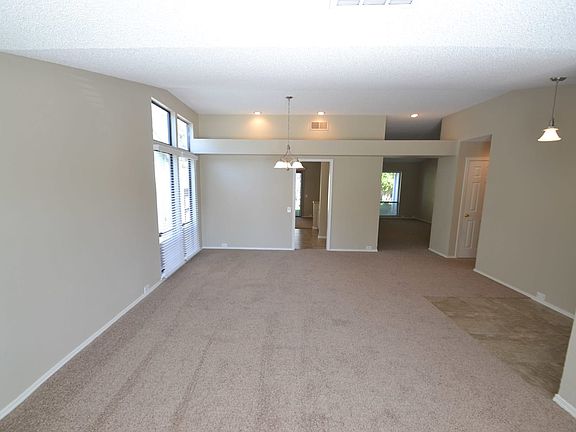4th image of 8179 Darien Cir