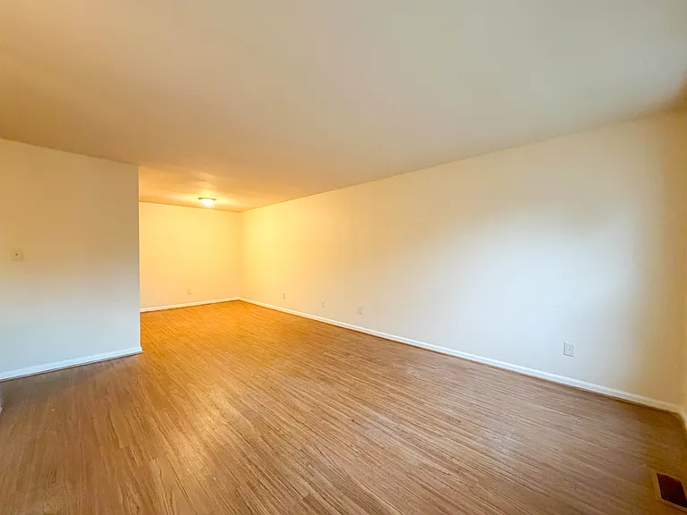 2407 Vineyard Ln — Photo 10