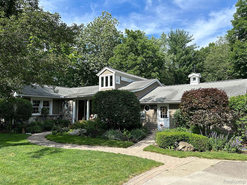 1st image of 3725 Locust Dr