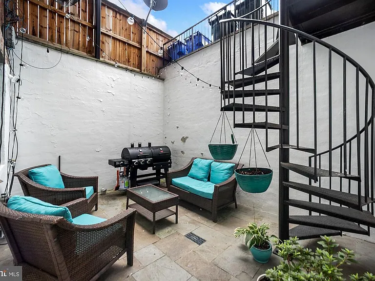 2298 Champlain St NW #B — Photo 29