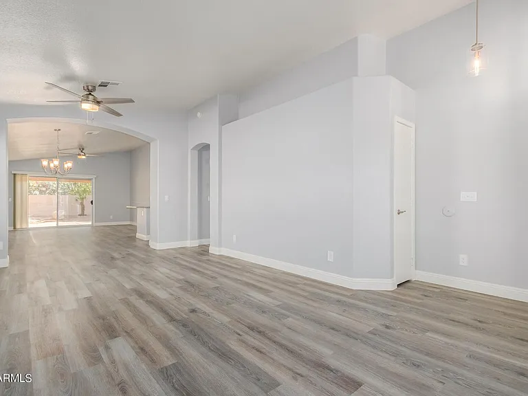 109 W Helena Dr — Photo 9