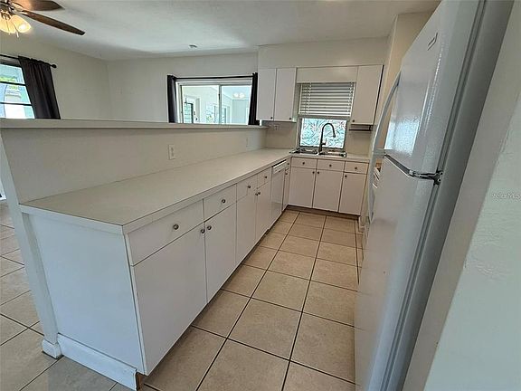 4th image of 22180 Midway Blvd